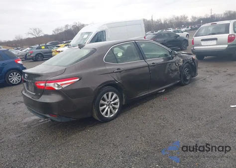 2018 Toyota Camry Le z USA, uszkodzony, nr VIN JTNB11HKXJ3000133